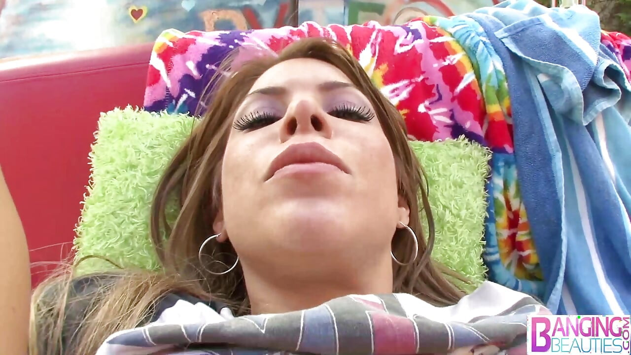 Jade Jantzen și Aleksa Nicole futai anal dur și cur la gură