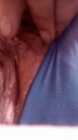 Close-up van oma's grote clitoris