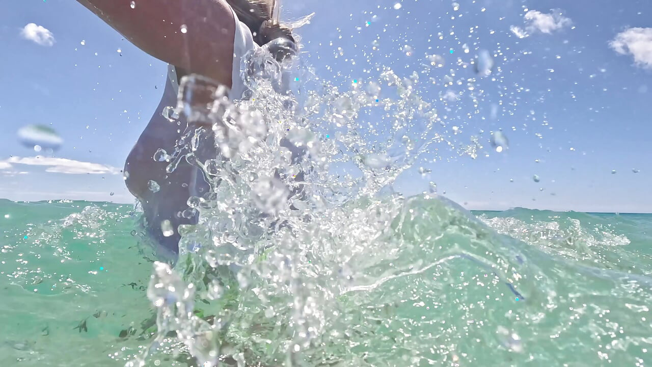Wet White T-shirt Swimming Underwater