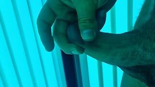 Cheeky Sole Sunbed Wank And Cum!💦