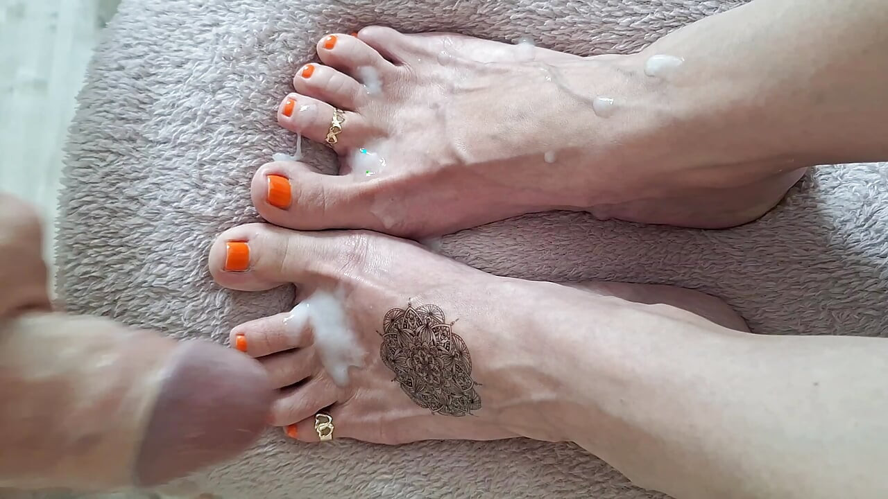 quick squirting on tattooed foot after work