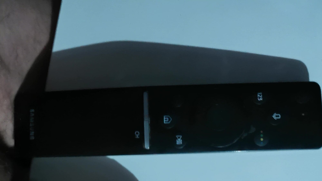 Comparo el televisor con mi pene después de 4 días de fiesta combo hardcore.