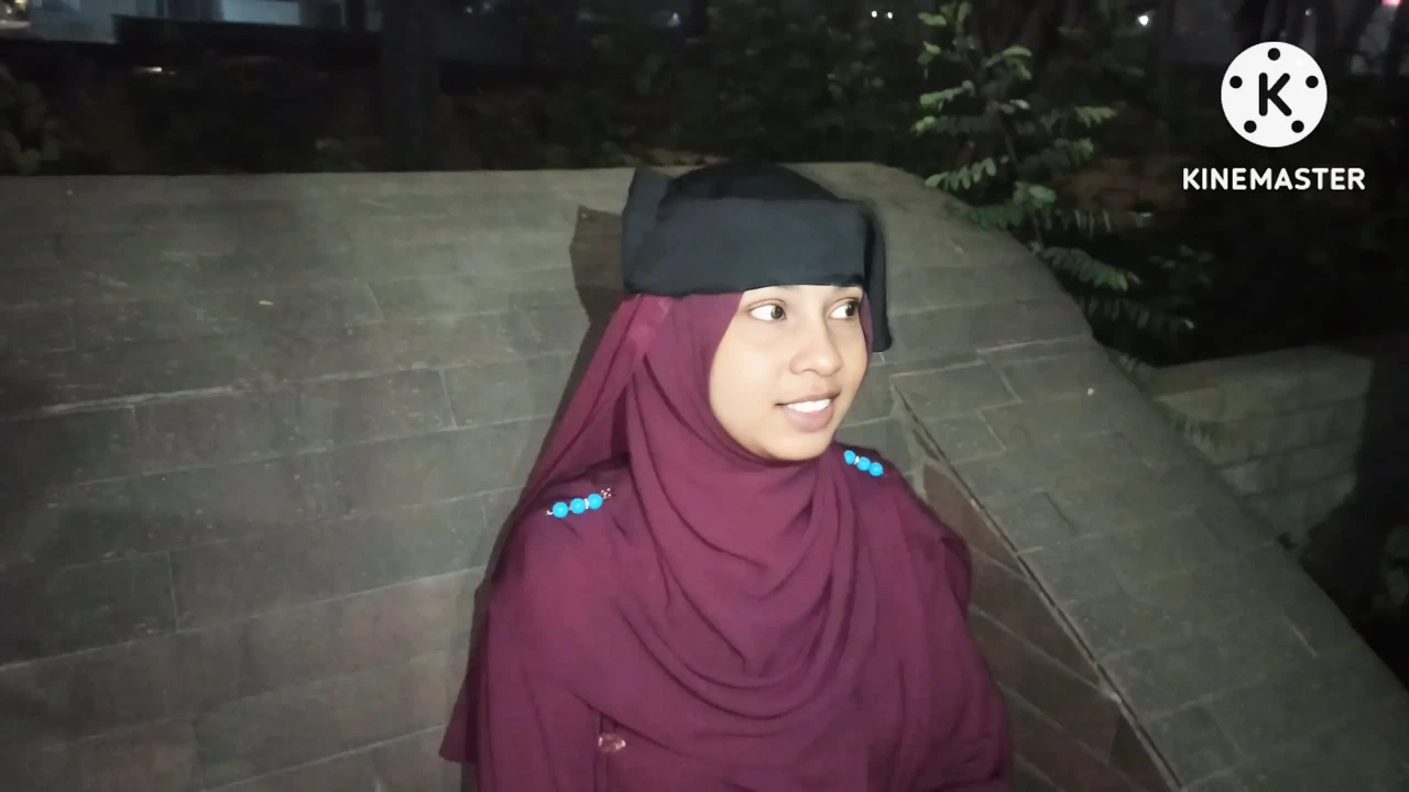 真正的南亚女孩和夜晚的浪漫邂逅让房子变得美丽