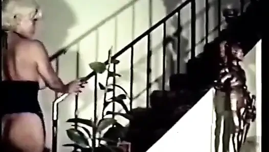 Nostaljik yıldızı Candy Samples'ın ateşli sahnelerinin tadını çıkarın