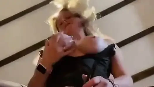 Islak Ve Fışkırtlı Amcık