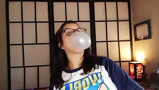 Trying Big Bubbles with Bubblegum Roll - Bunny Looner