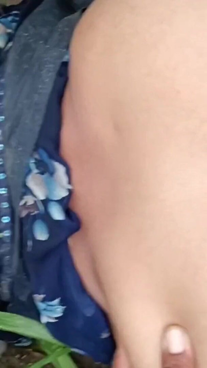 Brother-in-law took his sister-in-law to his farm and made his sister-in-law in the open forest and is grabbing the sister-in-law's fat ass, tearing the sister-in-law's pussy | Clip 1