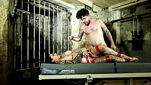 Yakalandı - Daisy Rock ile tam porno film