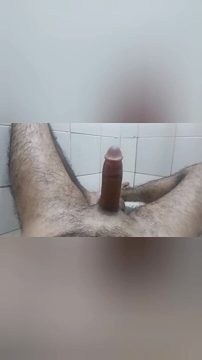 Großer Schwanz spritzt in den Mund