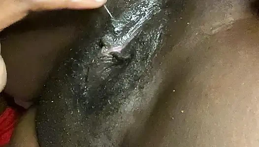 Сочная мокрая чернокожая киска играет с соло (грязный разговор)