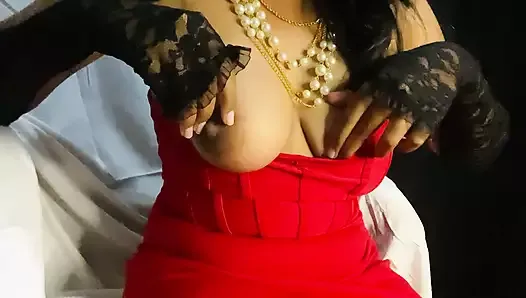 Une desi indienne en robe sexy se masturbe