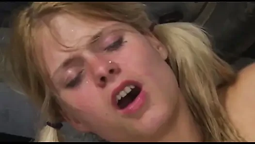 Blonde Schlampe Schluckt BBC-sperma Und Wird Doggystyle Gefickt!