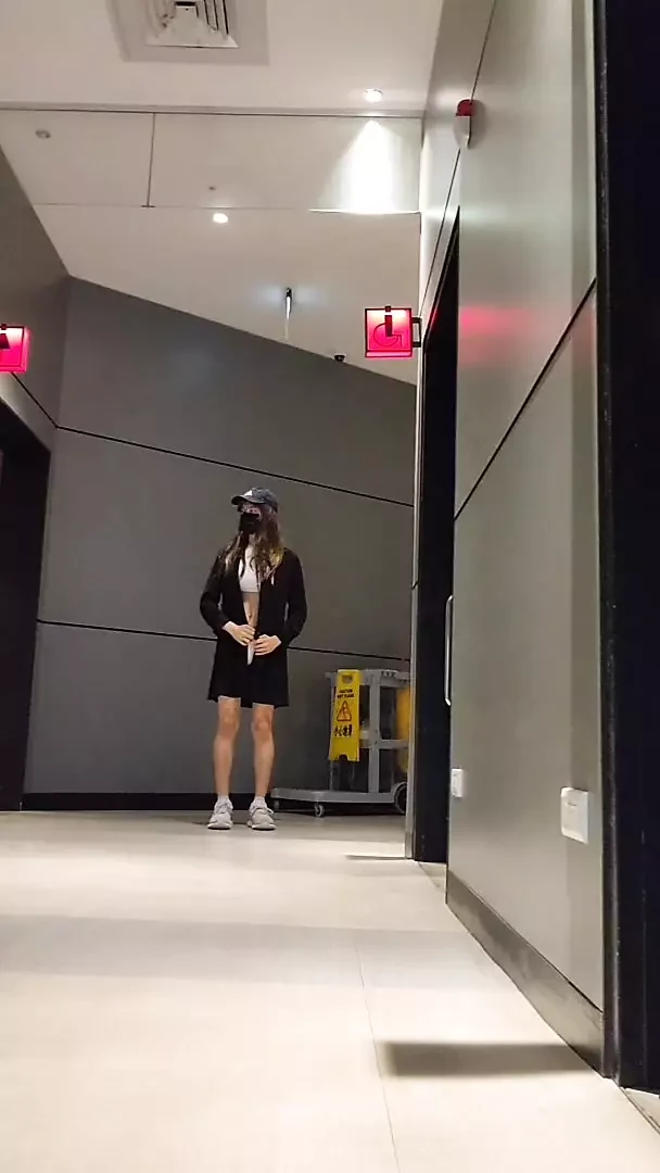 Blooper... Exhibitionist Gina failed to cum in public