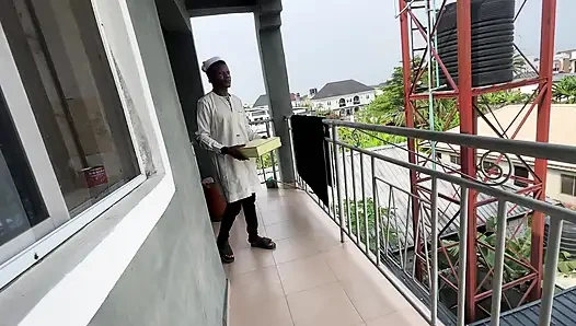 Datang jauh dari daratan ke dataran tinggi untuk mengejutkan istriku dengan hadiah valentine