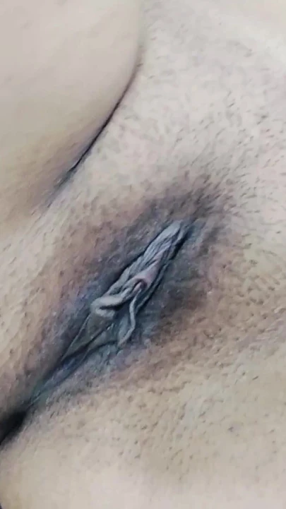 Bhabhi India membonggol pantat twerking melancap pepek merah jambu