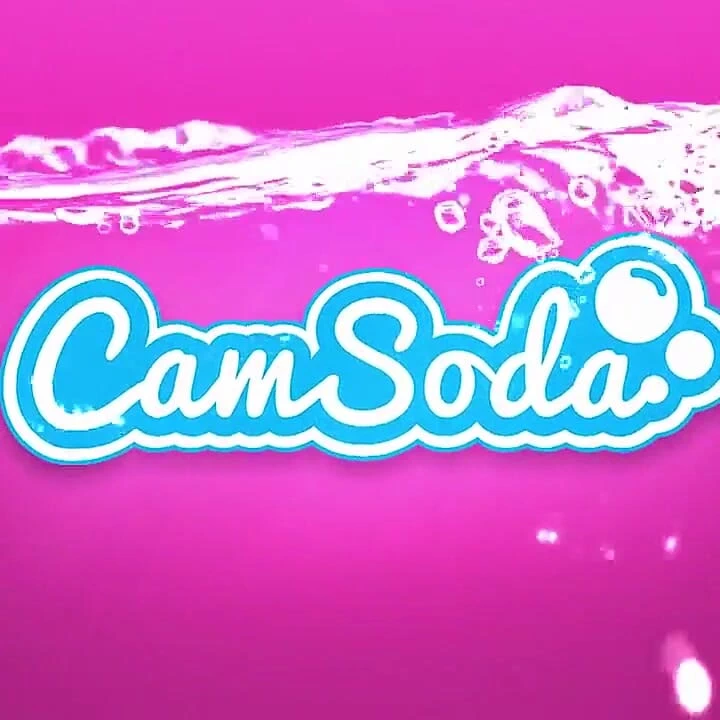 大奶子金发熟女Cherrie Deville骑乘巨大的黑色假阳具