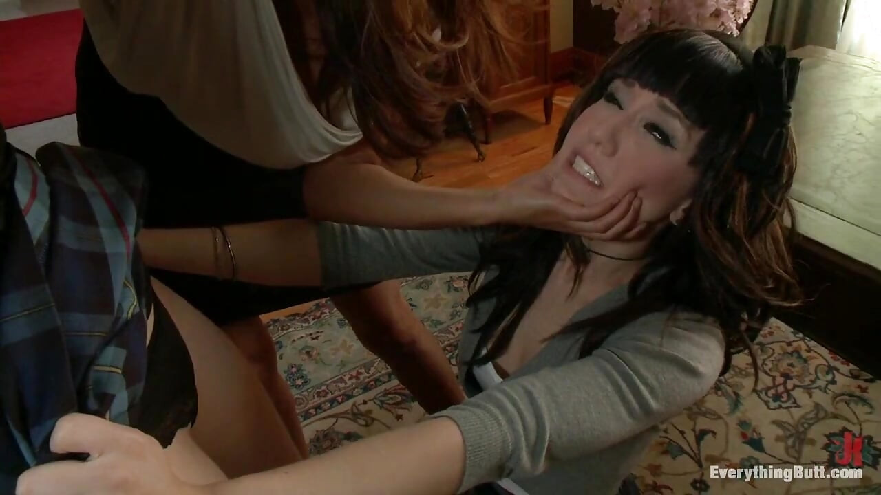 Anal Reform Girls: Straffet med klyster, fisting og strap-on