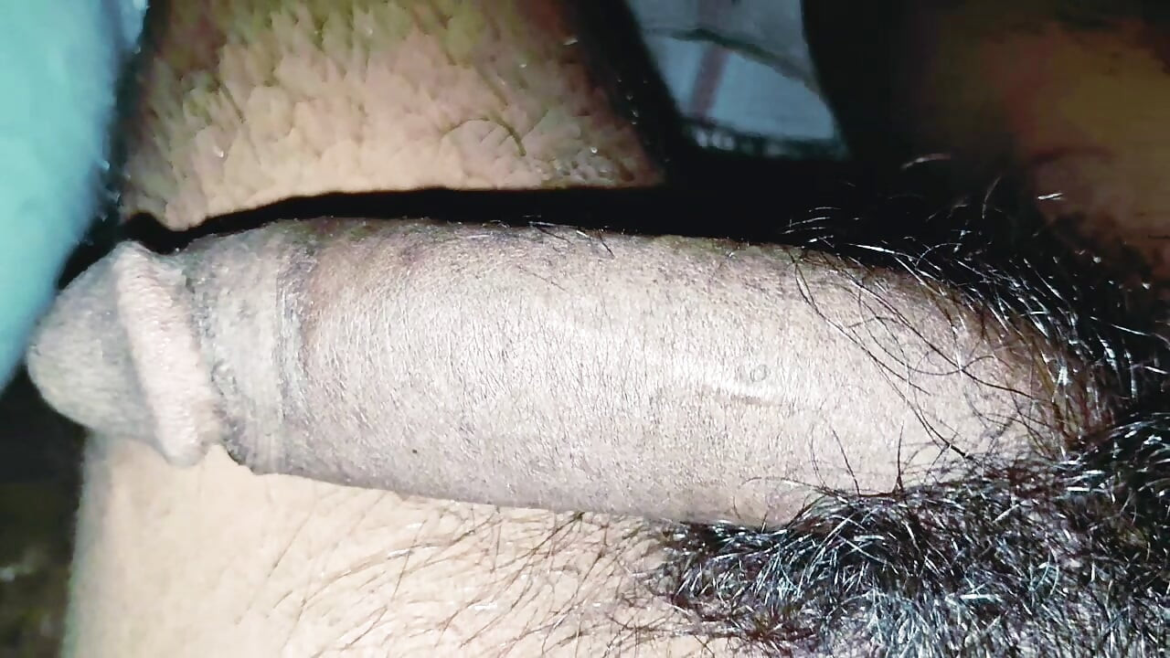 Femeie căsătorită care face sex fără prezervativ cu doi bărbați.