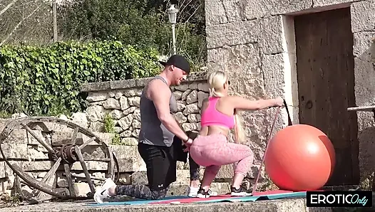 Отчим и пасынок делят его сводную сестру