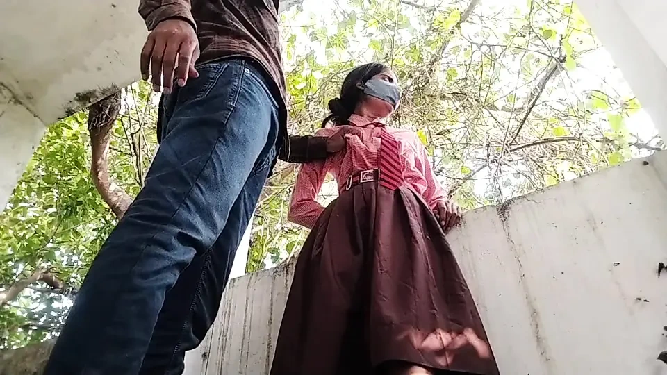 印度德西村香港的学生妹丛林性病毒视频，印度女学生性病毒手机拍摄，德西女孩狗式性爱