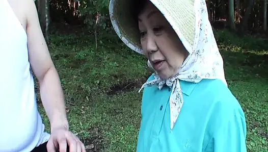 A076G11 A mature woman in her sixties is about to apply for AV. Nymphomaniac SEX in the shade of a tree in the forest!