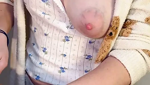 Evde yemek pişirme - yumuşak doğal ve sütlü memeler teşhiri