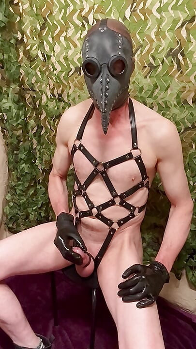 Man In Leather Wanks Hard Lots Of Cum