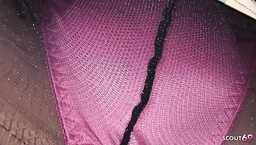 Cewek jepang dengan stoking ketat ini ngobrol untuk pertama kalinya dan telan sperma di ruangan casting bokep jav tanpa sensor