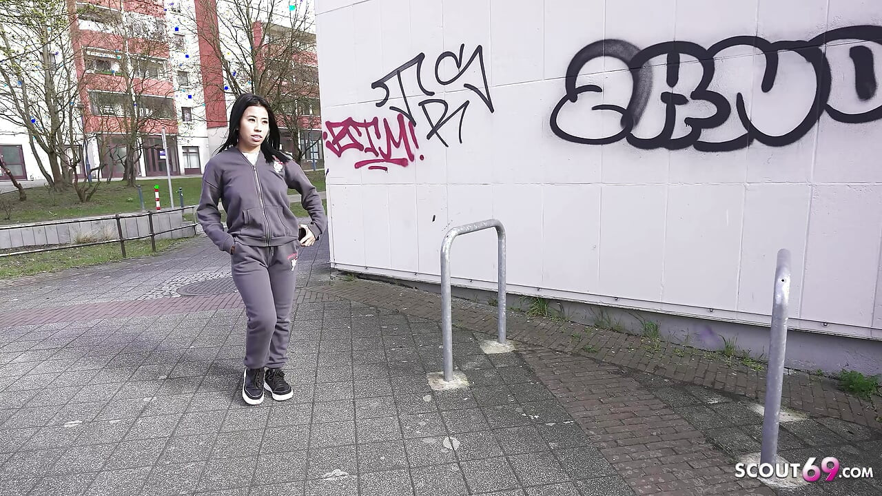NÉMET CSERKÉSZ - Apró, 43 kg-os, félig ázsiai tini tananyag felvétele első casting baszásra