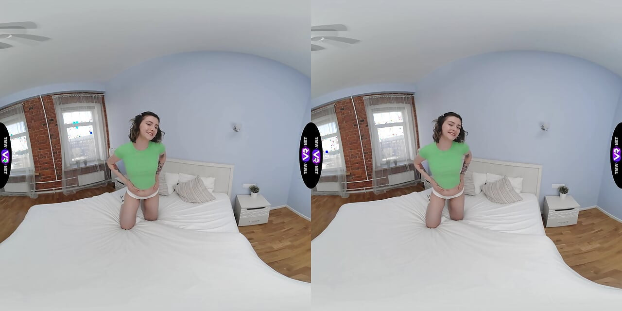 Horny Funky Town Fingers Her Cunt To Orgasm – TmwVRnet
