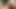 ベッドの上のセクシーな女性がパンティーを引き下げる！
