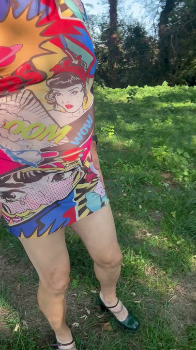 Por baixo do vestido da Christinadeby