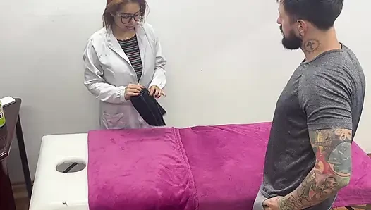 Camila couldn't stand the blindfolded hard cock and already sucked in the relaxing massage