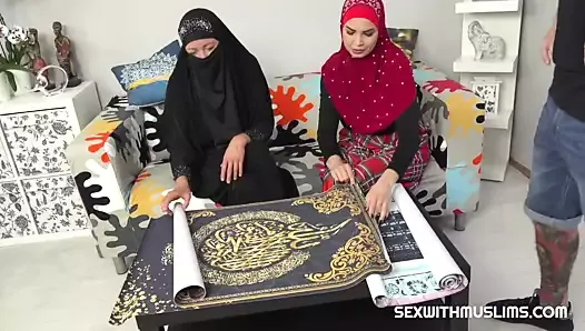 Мусульманская шлюшка трахается за плакаты
