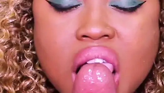 Новенька Нина Ривера делает свой первый рождественский минет