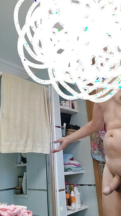 看我在裸体早晨撸管并洗澡