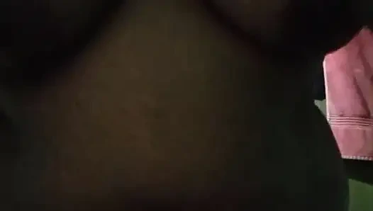 Teman gadis sri lanka menunjukkan payudaranya kepada teman bboy-nya