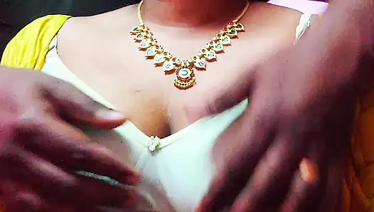 Tante India menikmati dengan tetangga