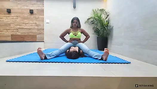 Chest Sitting - Strong Legs and Muscles Lebian Fight Girls