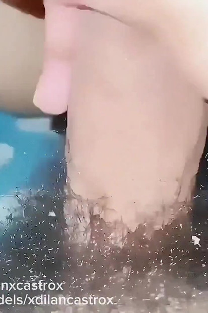 直男邻居无套狠狠地操我的菊花, 直到他射在我漂亮的屁股里