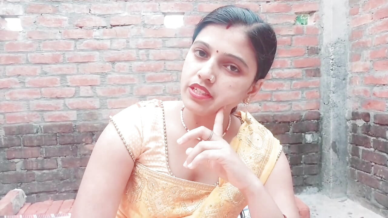 Ver a la madrastra india tomar un baño caliente hace que su hijastro se vuelva loco por follarla