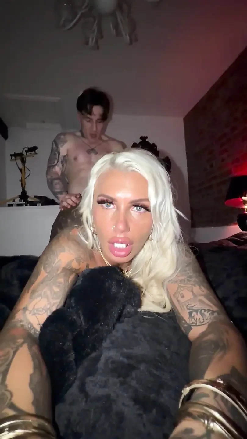 The Bull and the Hottest Blonde
