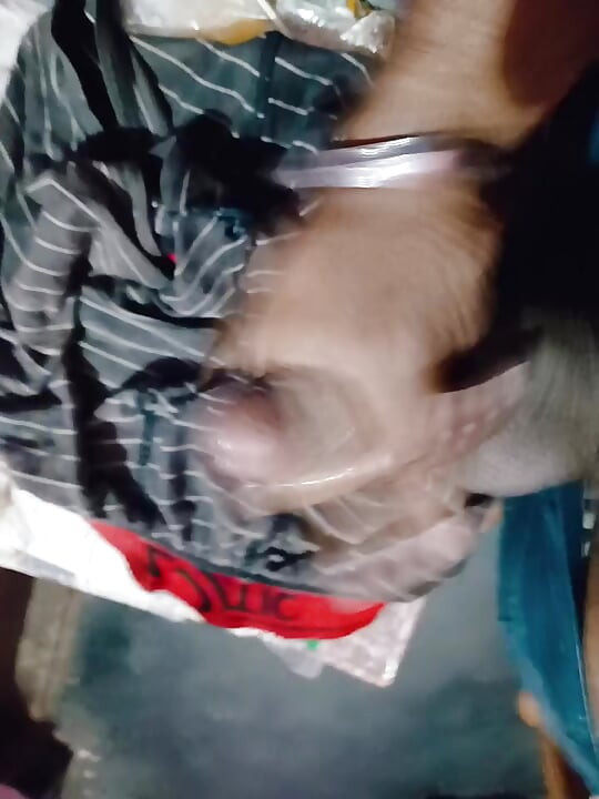 Amateur solo dick stroking session in bedDaddy dick amateur masturbation hand job Big Daddy dick amateur o di