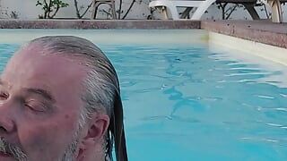 Fio dental na piscina