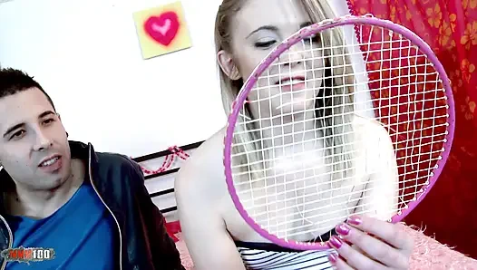 Cristal Bardzo - sevimli Fransız sarışın genç kız amını Kevin White'a sert siktiriyor