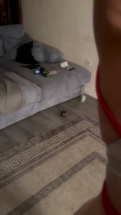Swinger madura bailando, siendo azotada y teniendo sexo en perrito