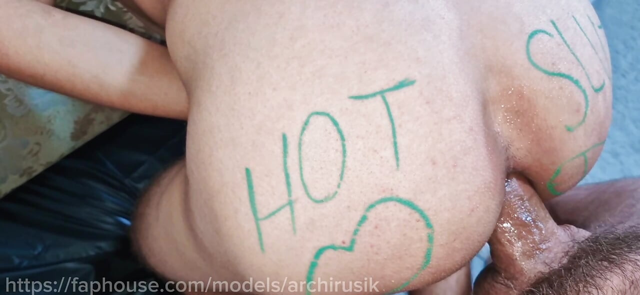 A hot slut, covered in sperm! Exclusive large cocks, sex without condoms, and lots of sperm!