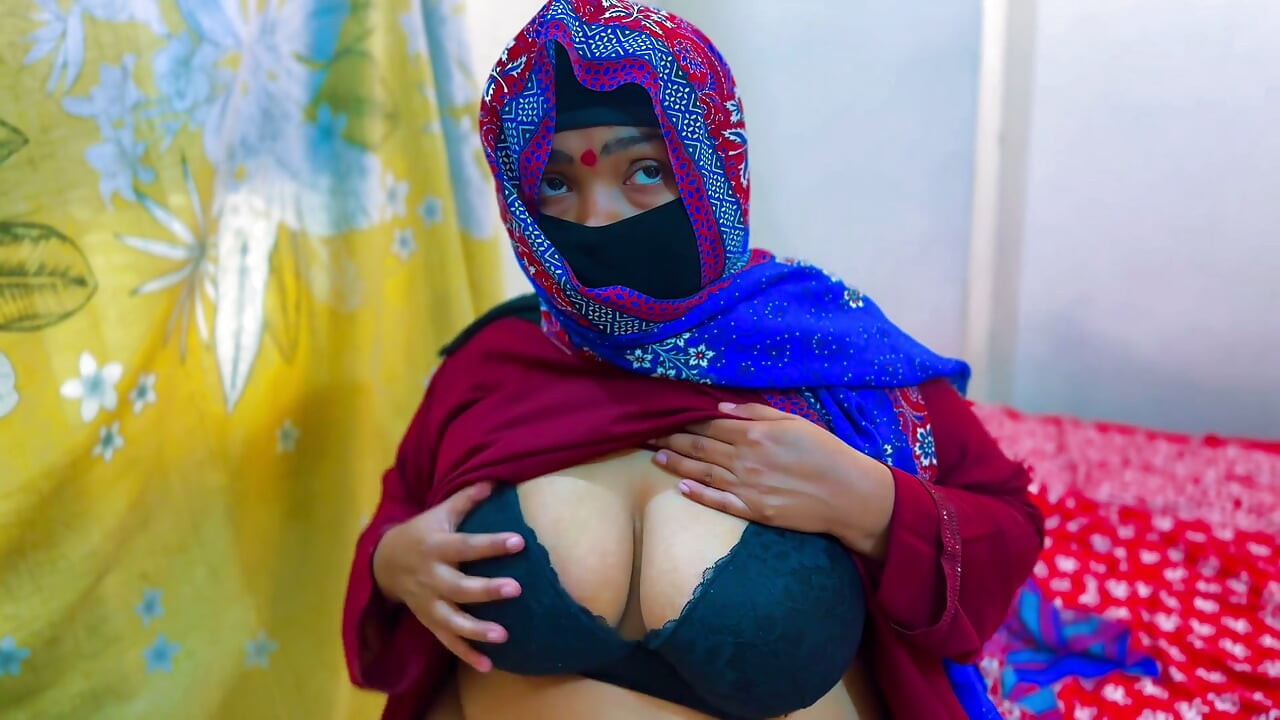 Arab Hotel bbw empregada estava com tesão na Arábia Saudita &eu vejo sua bunda grande &grandes mamas e começar a se masturbar
