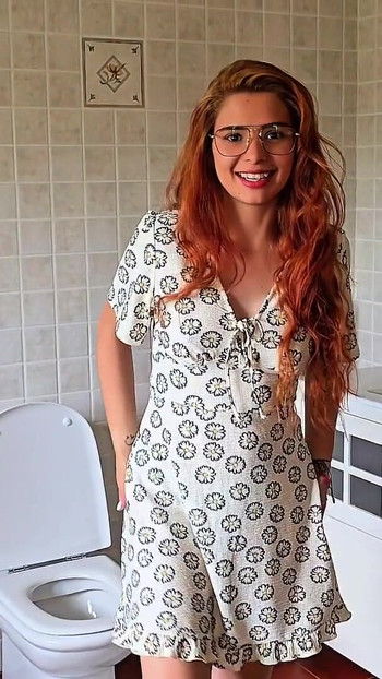 Moment mémorable de « Travailler à la maison avec ma collègue, je ne savais pas qu’elle était nymphomane, mais je suis entré dans sa mignonne »