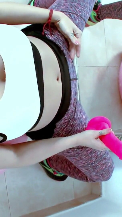 Anal-Squat und Bauch-Blowjob! | Clip 1